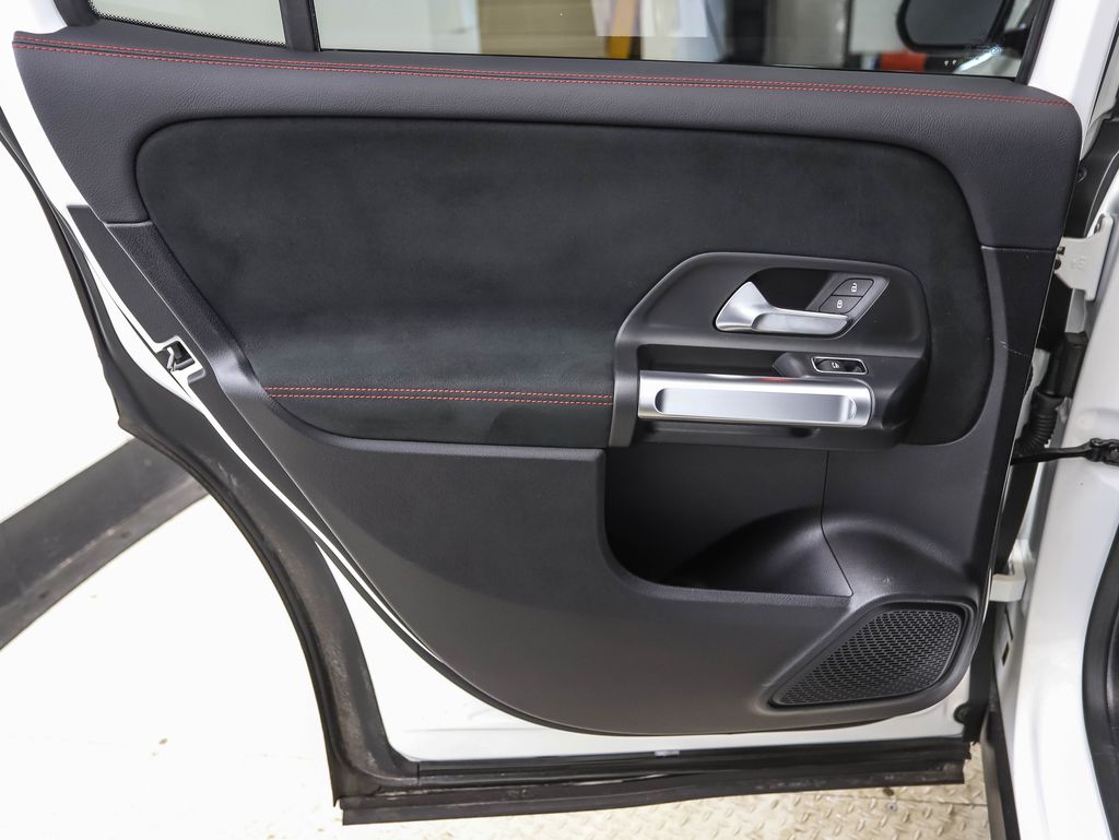 Thumbnail: 2021 Mercedes-Benz GLB - 19