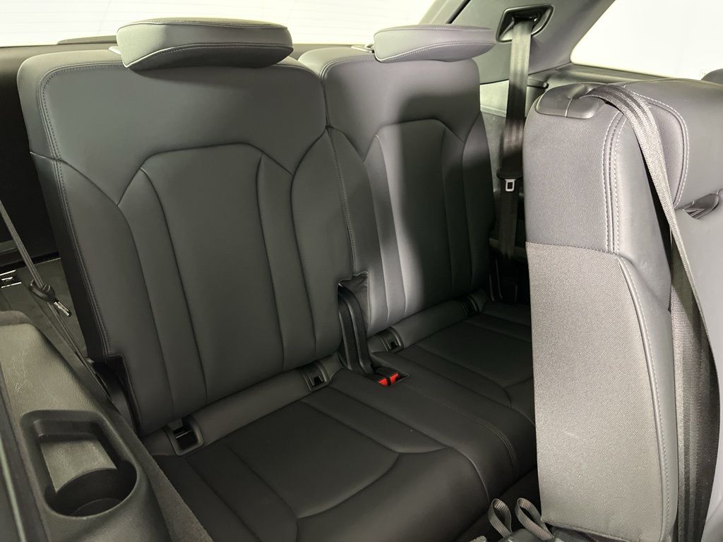 Thumbnail: 2025 Audi Q7 - 11