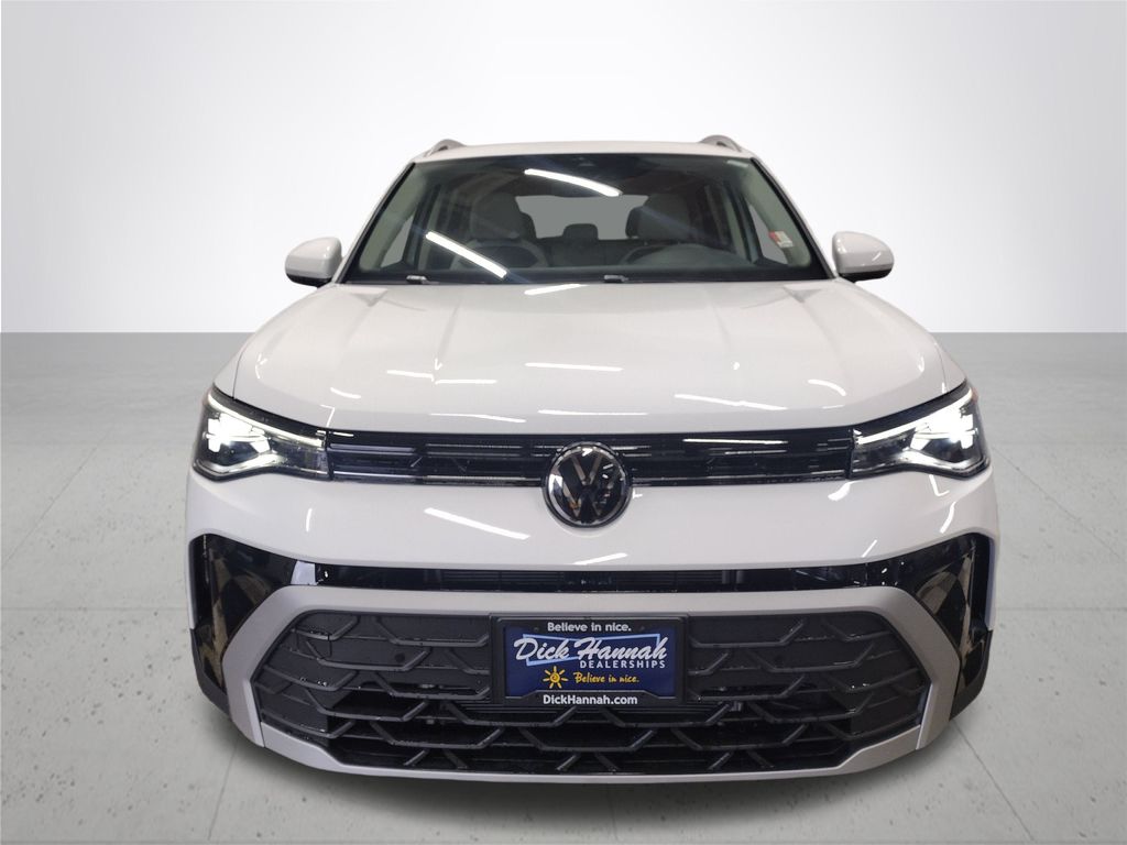 2025 Volkswagen Taos SE photo 3