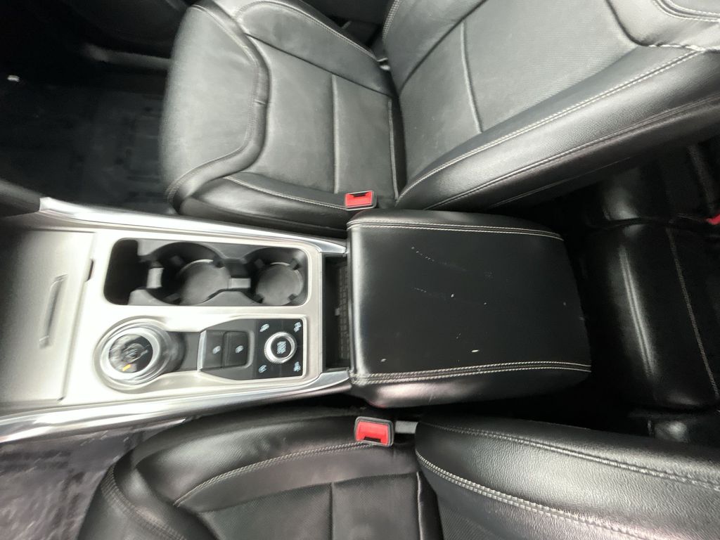 Thumbnail: 2020 Ford Explorer - 21