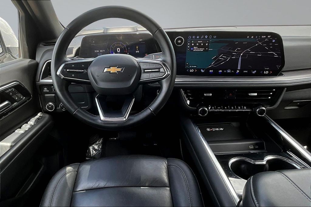 2025 Chevrolet Suburban LT - 8