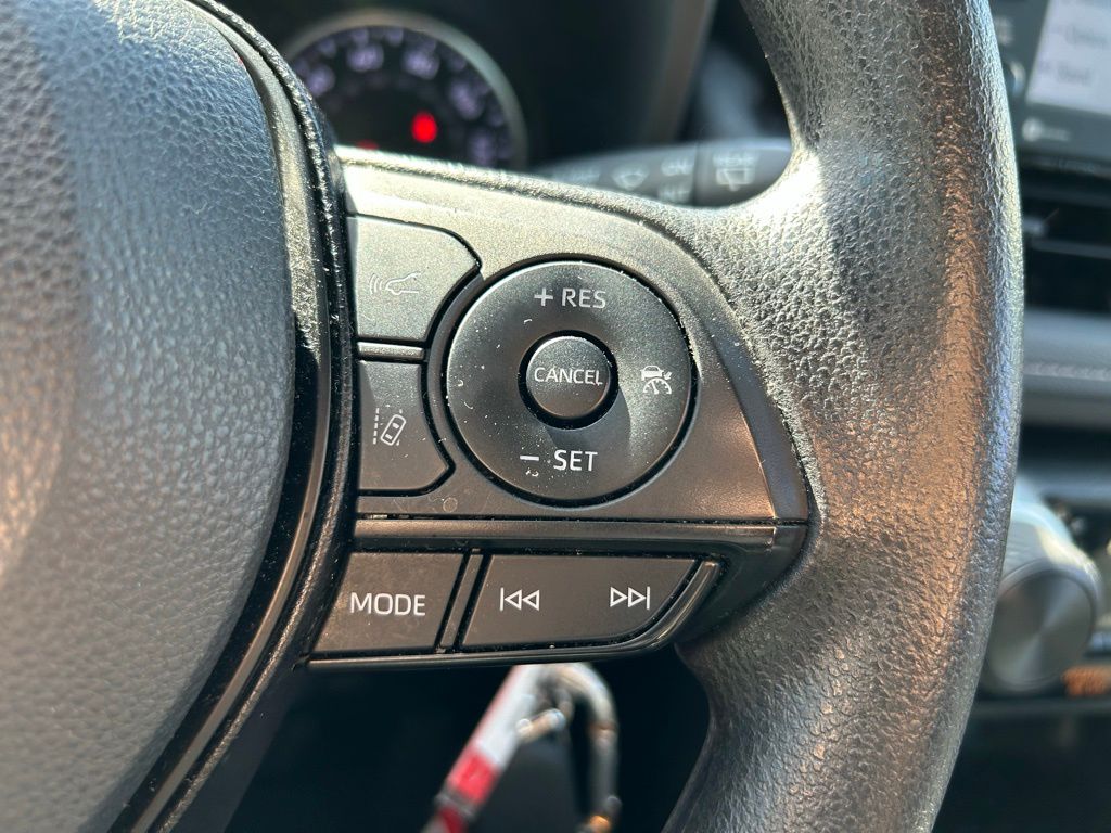 Thumbnail: 2022 Toyota RAV4 - 18