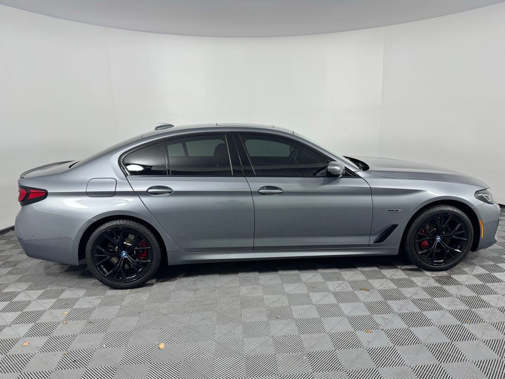 Thumbnail: 2023 BMW 5 Series - 6