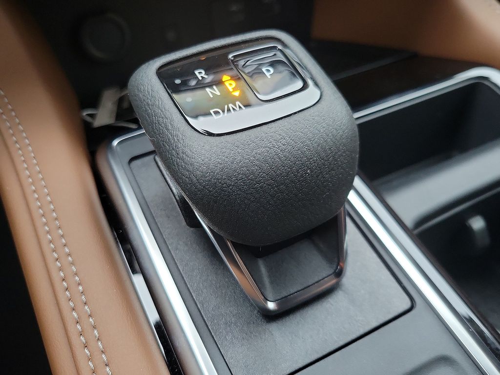 2025 Nissan Pathfinder Platinum 9