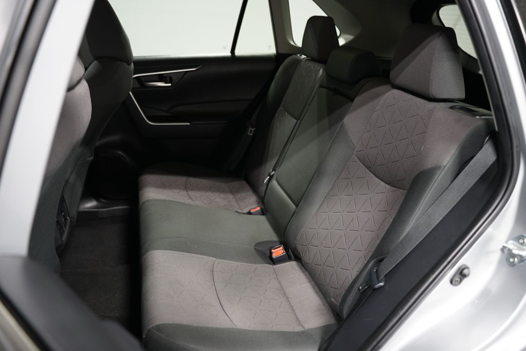 2024 Toyota RAV4 XLE 28