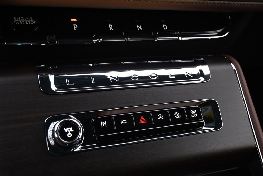 New 2026 White Lincoln Reserve image 31