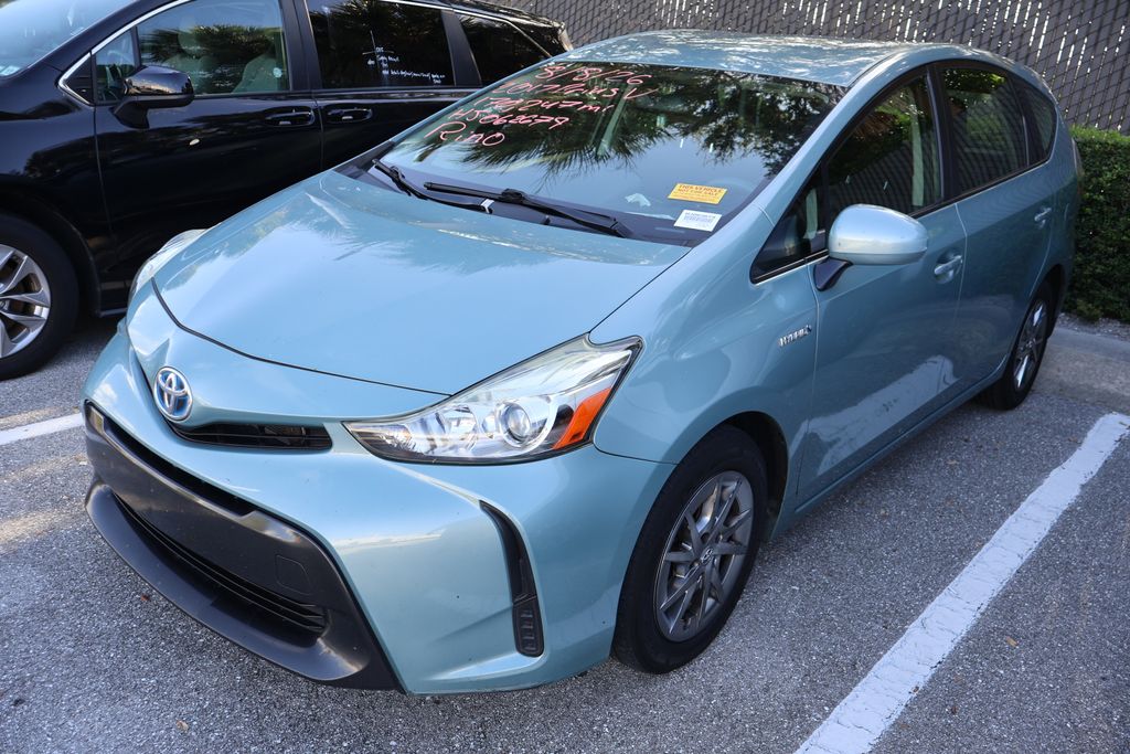 Thumbnail: 2017 Toyota Prius v - 2