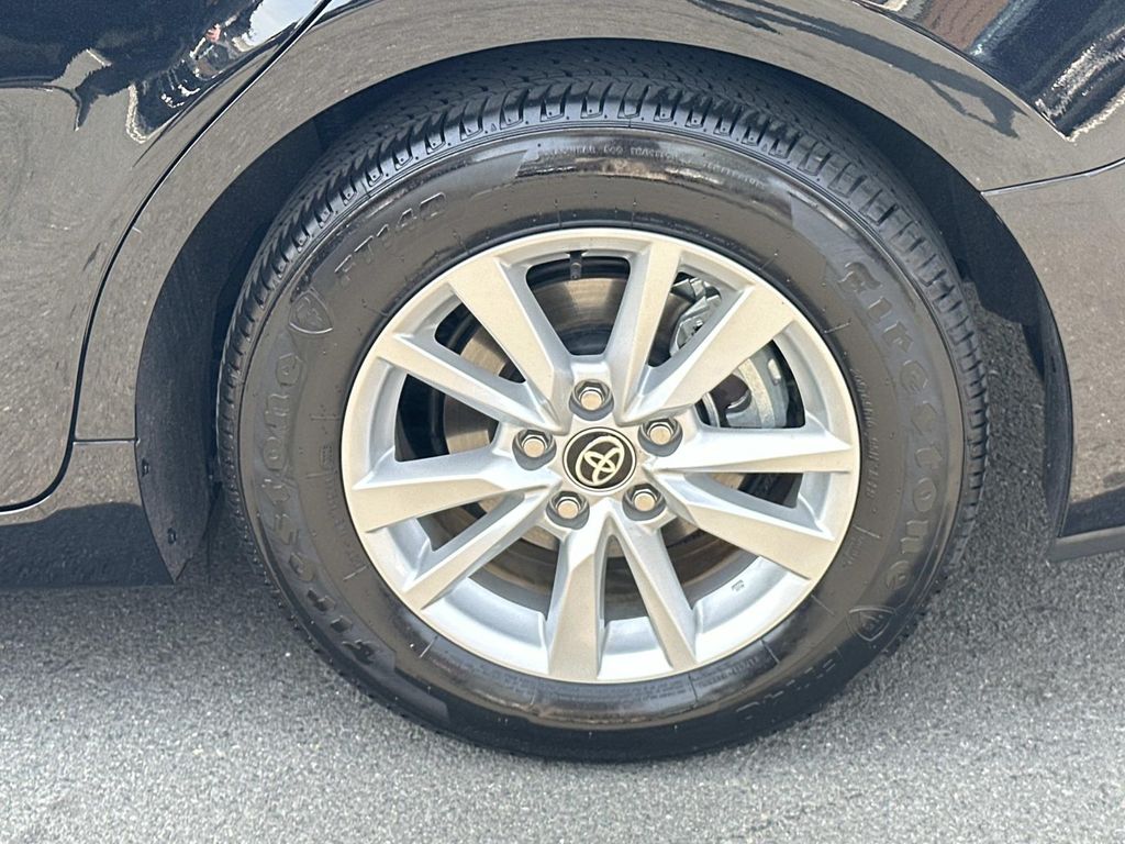 Thumbnail: 2025 Toyota Camry - 16