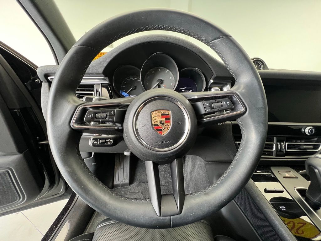 Thumbnail: 2023 Porsche Macan - 7