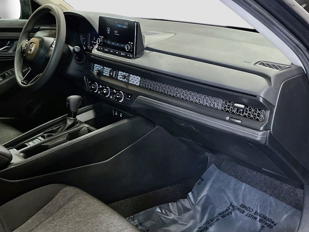 Used 2025 Charcoal Honda SE image 28