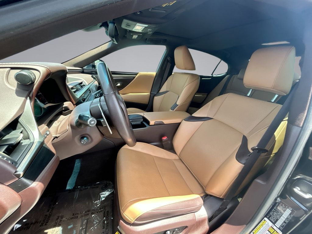 Thumbnail: 2021 Lexus ES - 27