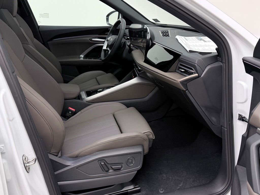 Thumbnail: 2025 Audi Q5 - 15