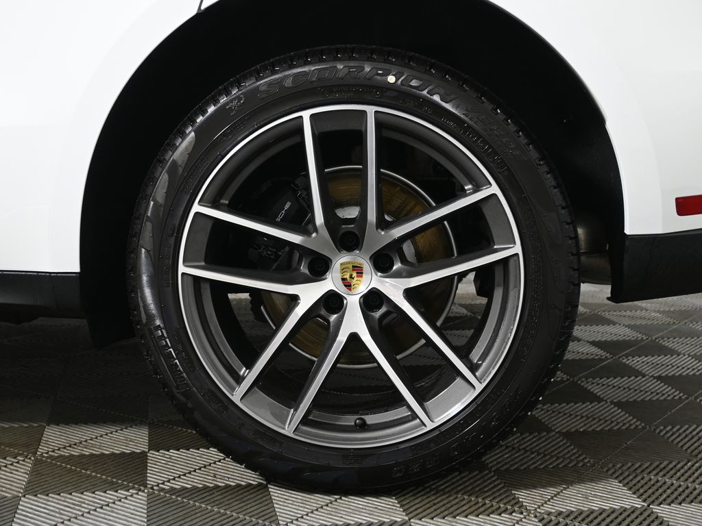 Thumbnail: 2026 Porsche Macan - 12