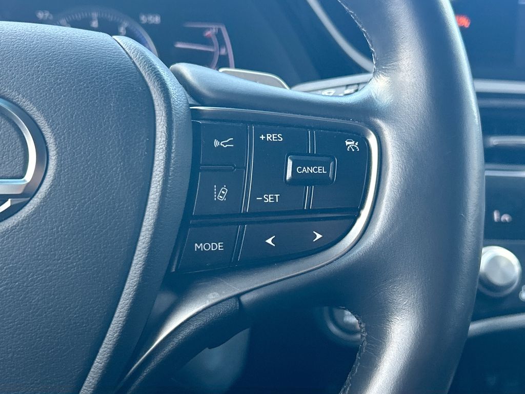 Thumbnail: 2022 Lexus ES - 26