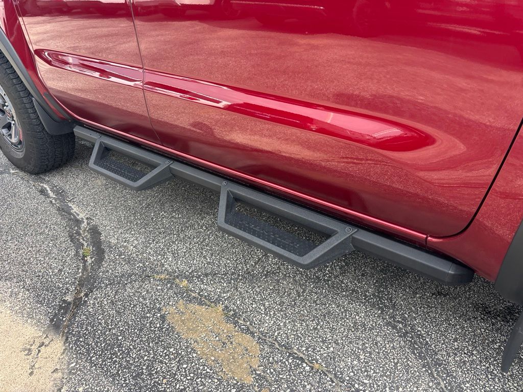 Used 2025 Nissan Frontier Truck