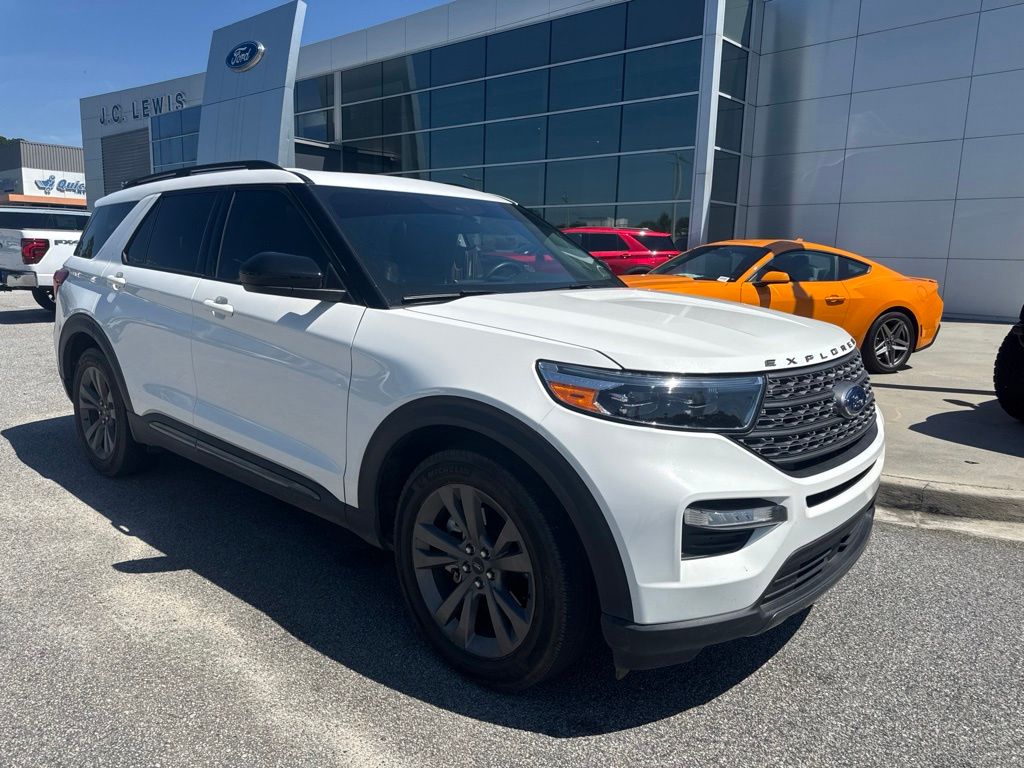 White Metallic 2024 Ford Explorer SUV / Crossover Rear-Wheel Drive Automatic