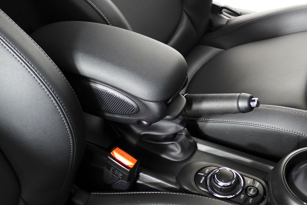 Thumbnail: 2023 MINI Cooper - 17