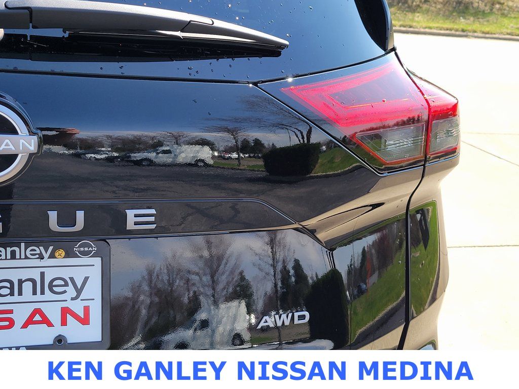 2025 Nissan Rogue S photo