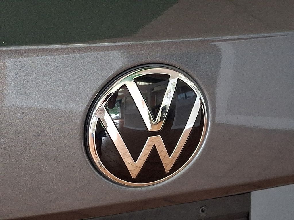 2022 Volkswagen Taos 1.5T SEL Gray at Subaru and VW of Moon Township