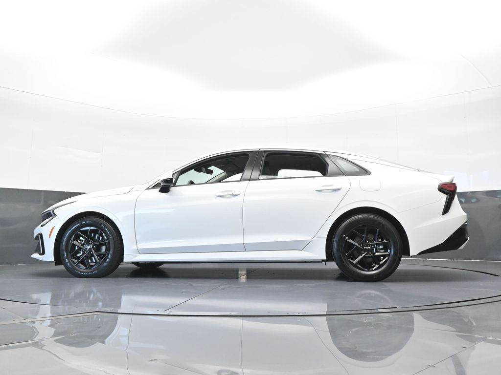 New 2025 Snow White Pearl Kia LXS image 51