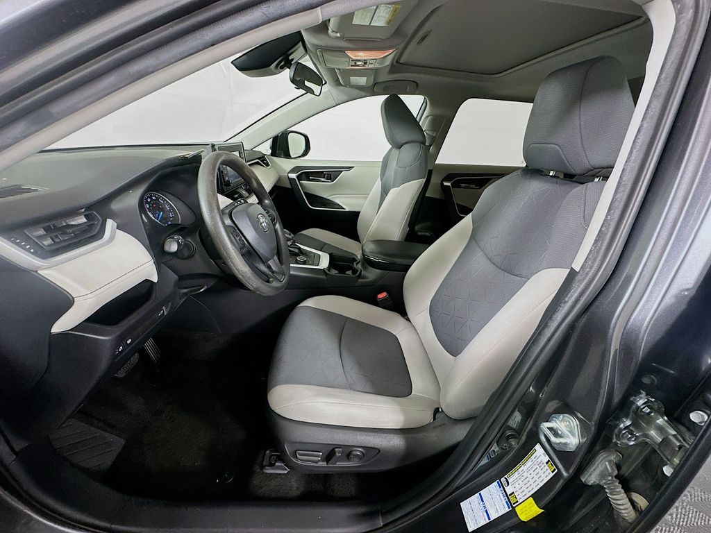 Thumbnail: 2021 Toyota RAV4 - 20