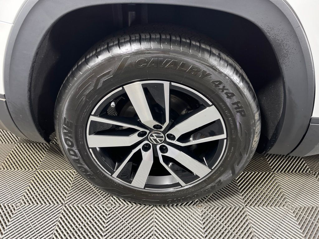 Thumbnail: 2022 Volkswagen Atlas - 17
