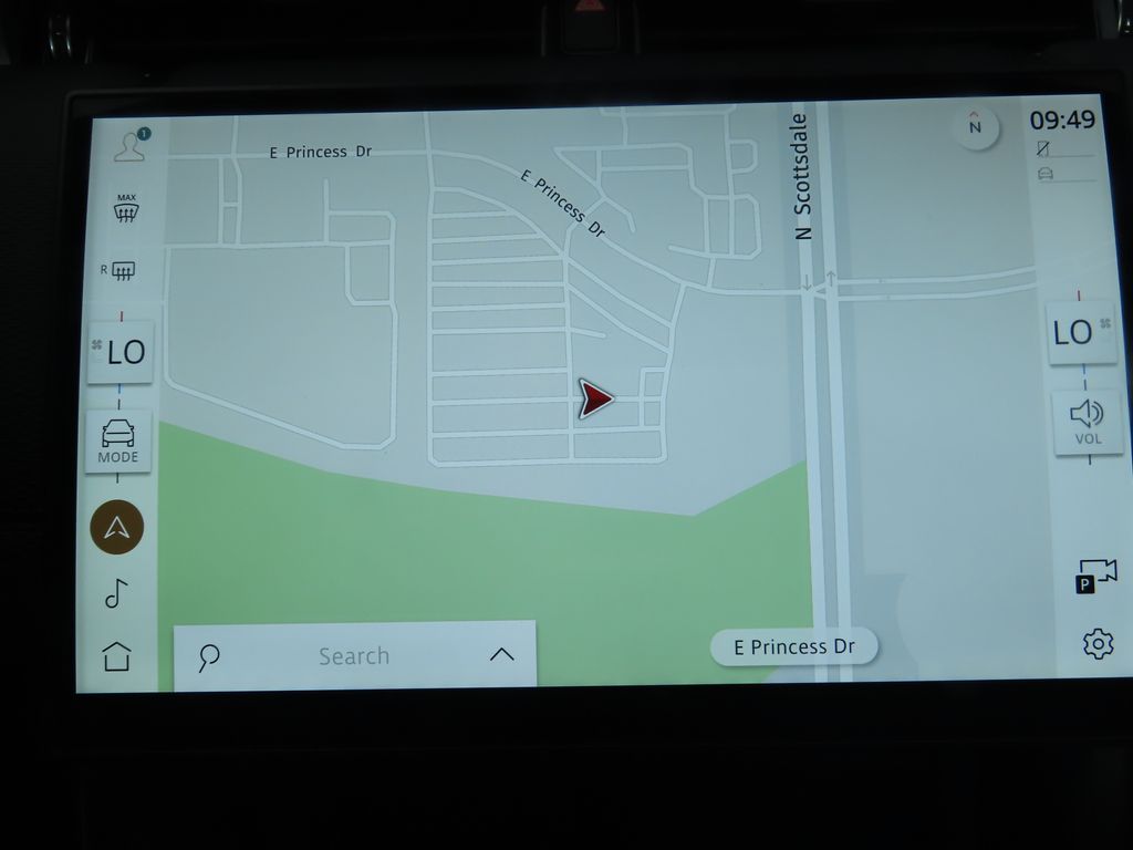 Thumbnail: 2024 Land Rover Discovery Sport - 16