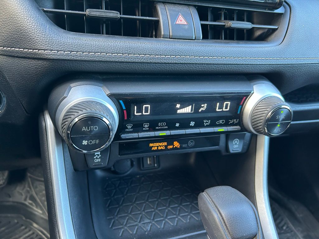 Thumbnail: 2021 Toyota RAV4 - 26