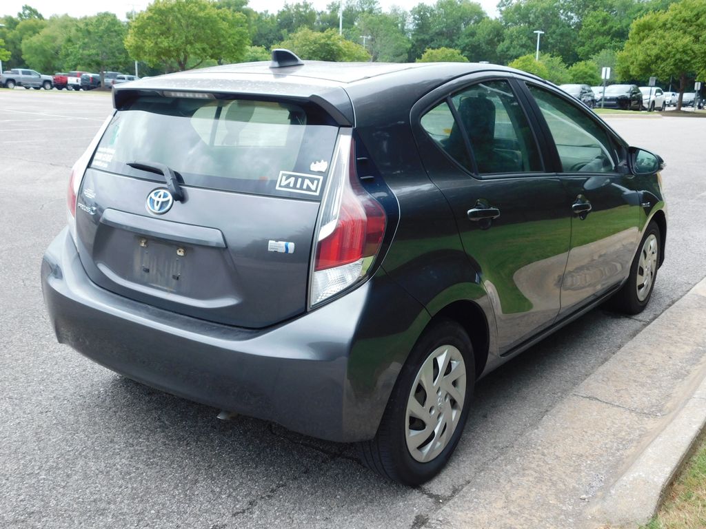 Thumbnail: 2015 Toyota Prius c - 9