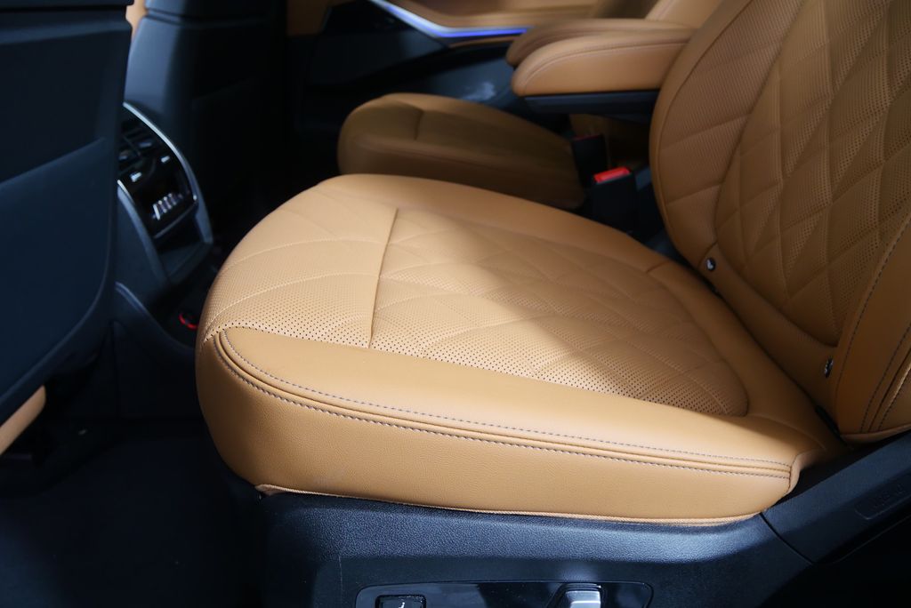 2025 BMW X7 xDrive40i 15