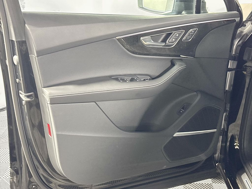 2025 Audi Q7 45 Premium Plus
