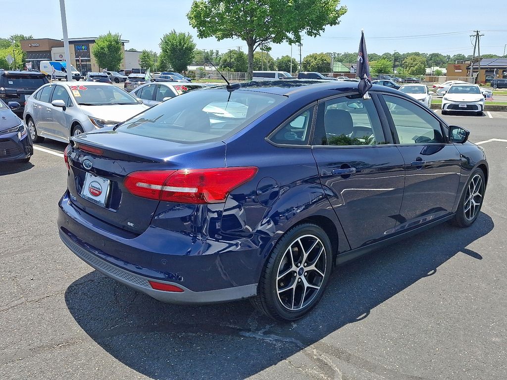 Thumbnail: 2017 Ford Focus - 6