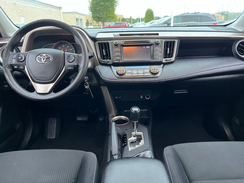 Thumbnail: 2015 Toyota RAV4 - 16