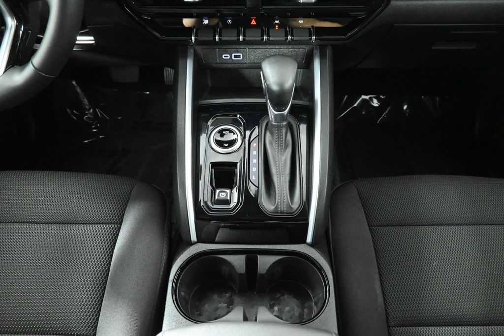 Thumbnail: 2023 Chevrolet Colorado - 25