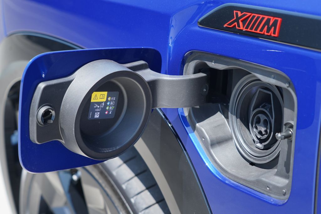 Thumbnail: 2026 BMW XM - 6