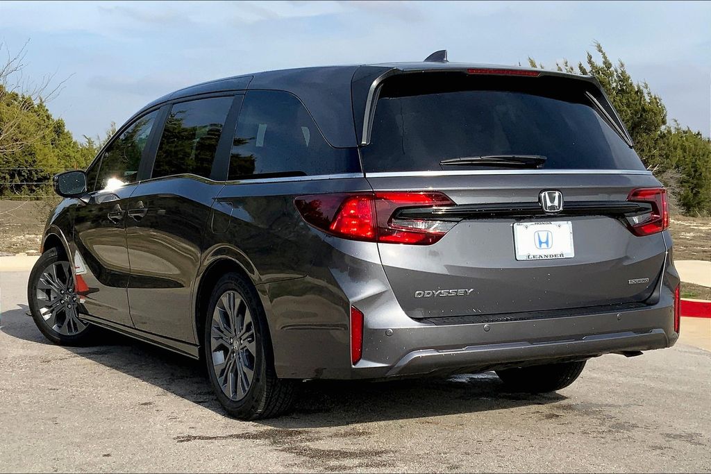 2025 Honda Odyssey Touring 3