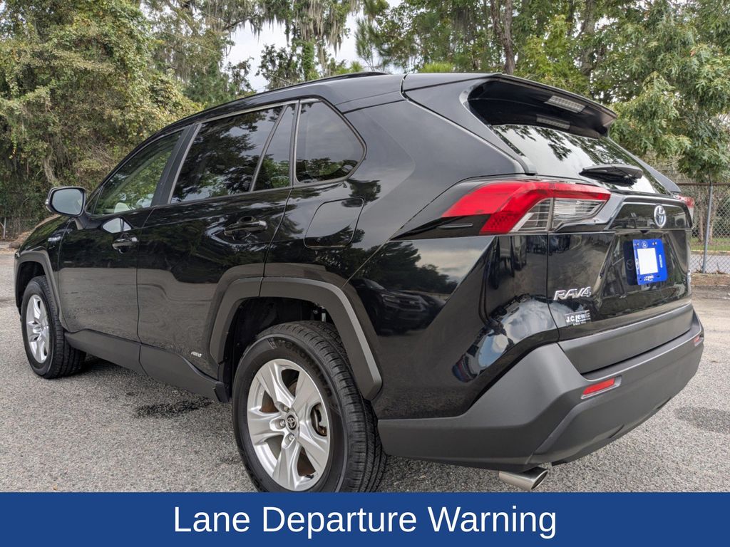 2020 Toyota RAV4 Hybrid XLE