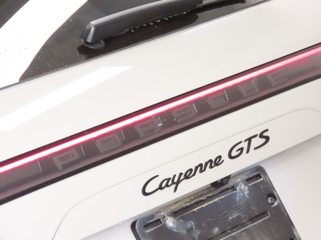 Thumbnail: 2022 Porsche Cayenne - 12