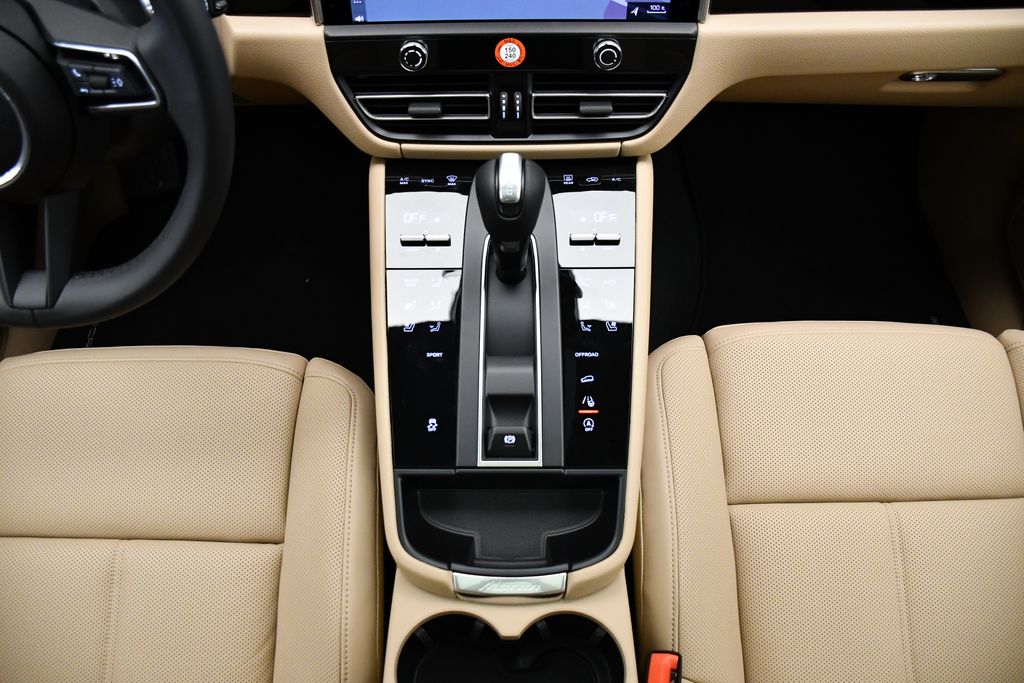 Thumbnail: 2025 Porsche Macan - 27