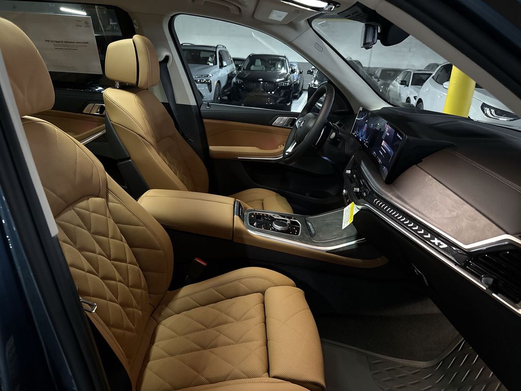 Thumbnail: 2027 BMW X7 - 26