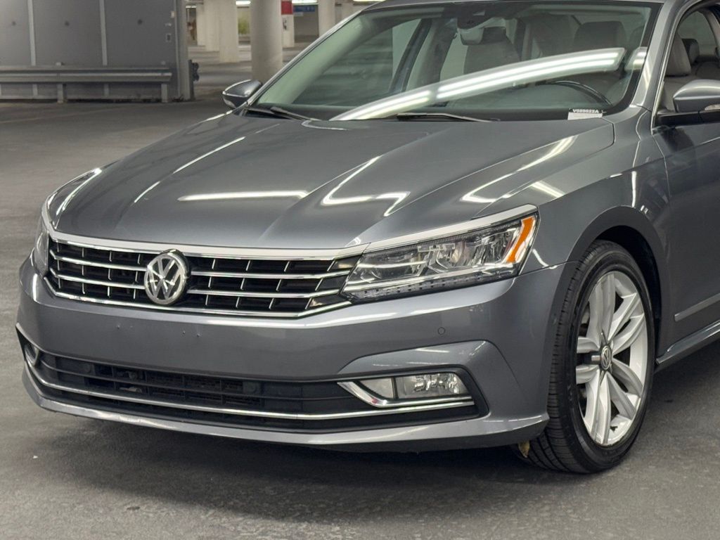 2017 Volkswagen Passat SEL Premium 36