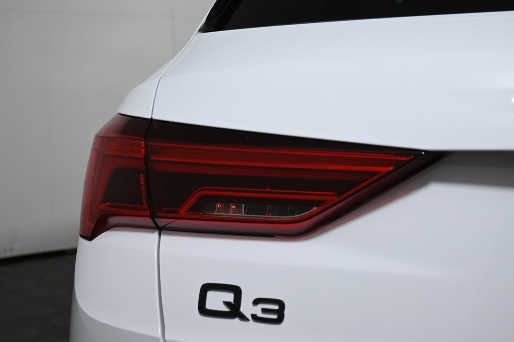 Thumbnail: 2025 Audi Q3 - 12