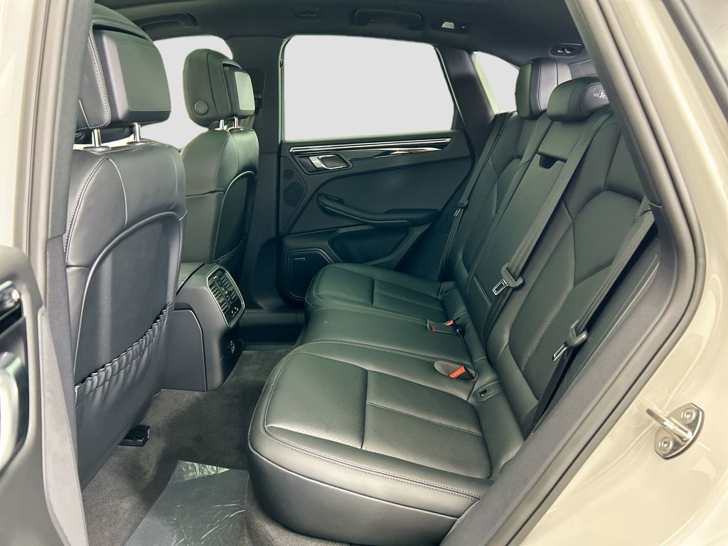 Thumbnail: 2026 Porsche Macan - 19