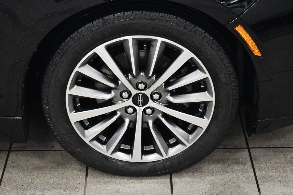 Thumbnail: 2017 Lincoln MKZ - 11