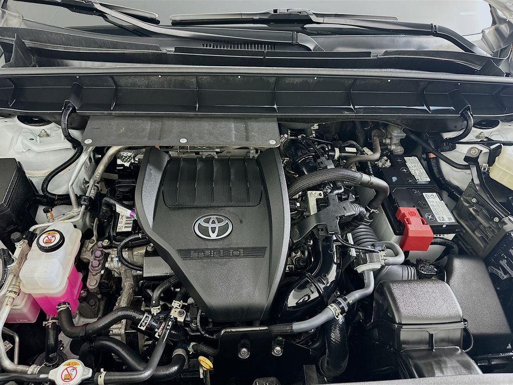 2023 Toyota Highlander L 29