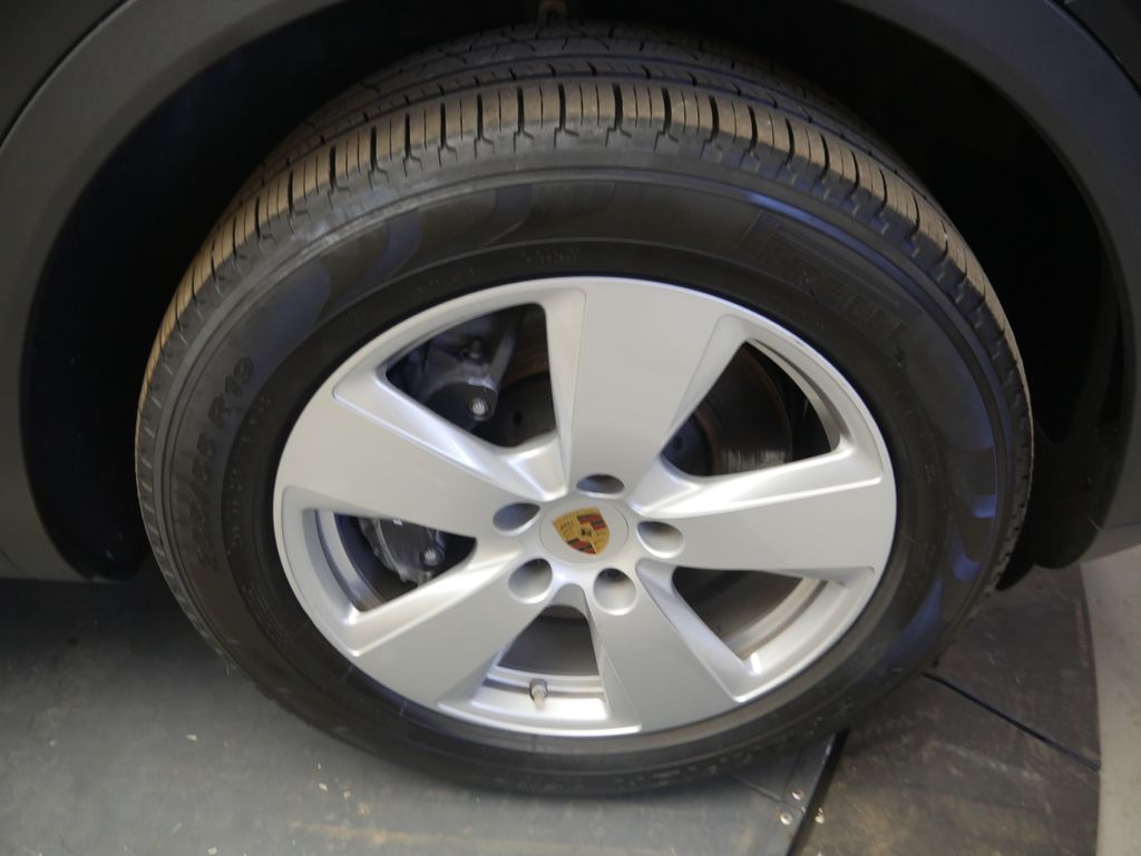 Thumbnail: 2023 Porsche Cayenne - 16