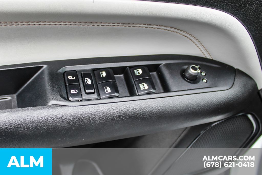 Used 2025 White Jeep Limited image 39
