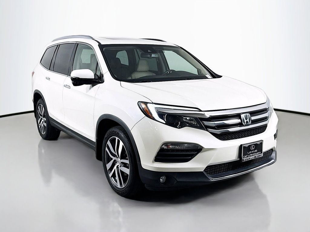 Thumbnail: 2017 Honda Pilot - 3