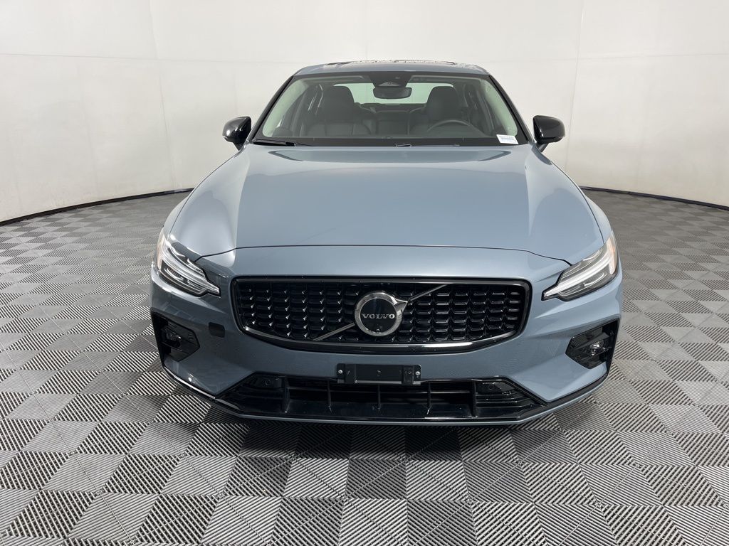 Thumbnail: 2024 Volvo S60 - 17