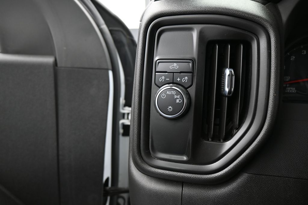 Used 2022 Summit White Chevrolet Custom image 32